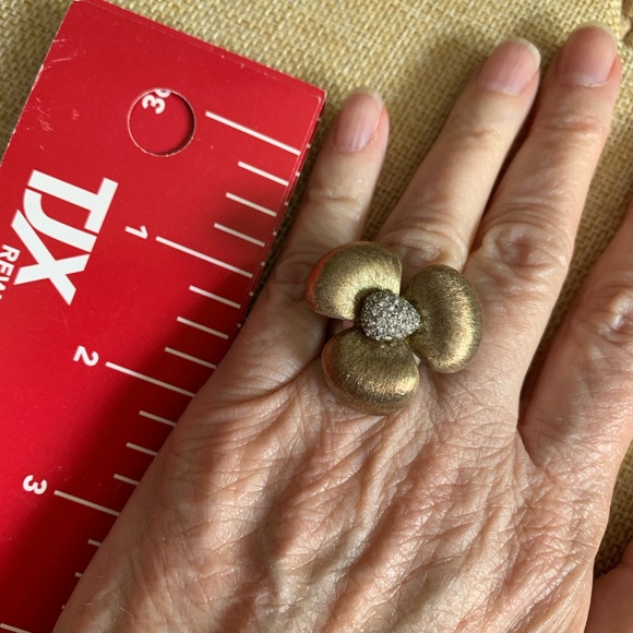 Large sterling blossom ring with rhodium plating. - Picture 8 of 8